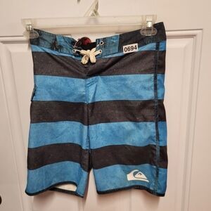 QUIKSILVER Boy's Boardshorts Swim Sz Med-Large Blue‎ Black Stripe